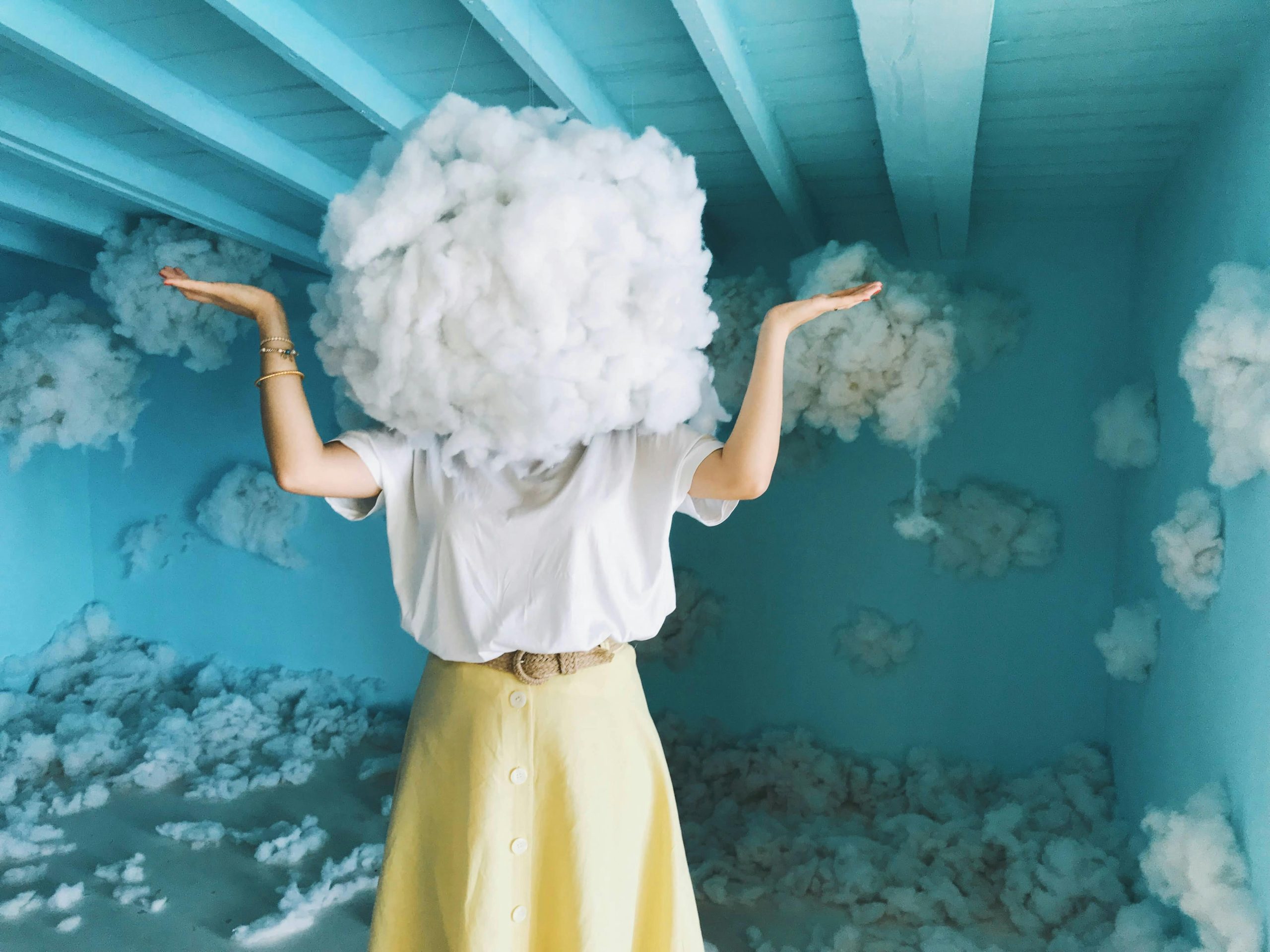 Ícones de cérebro e checklists — memória e atenção